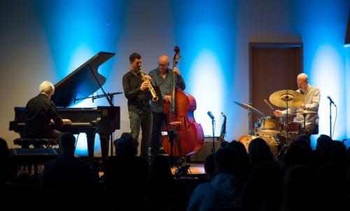 Quarteto_Playing_2_Color